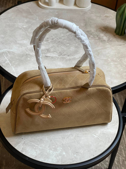 CHANEL
Available original box 📦 
With full packing 🎀🎀
Super high quality 💥💥
For Price 👇 WhatsApp✅
0568585901 
0507557372
0552275751 Owner Zain 👌

Zain283
♥️♥️♥️