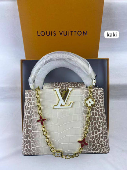 🌹 LV Capitalcines
1️⃣ First Quality +🎁
Size : 21 * 15 cm
100 dhs✅
with box🎁

Zain115
♥️♥️♥️