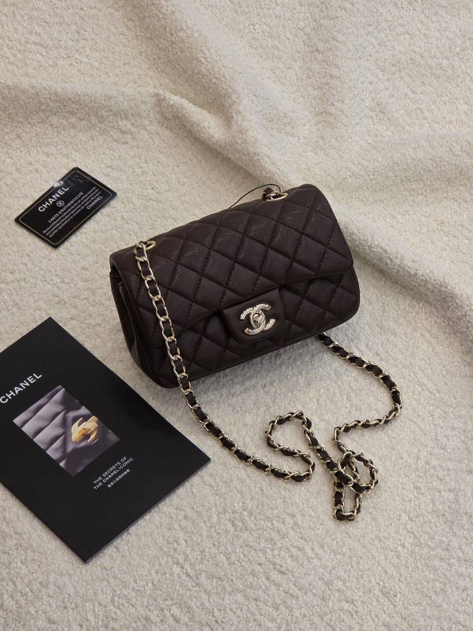 Chanel 
Master 
  20Cm 

With Box
🎁🎁🎁

230 dhs🇦🇪

Zain131
♥️♥️♥️