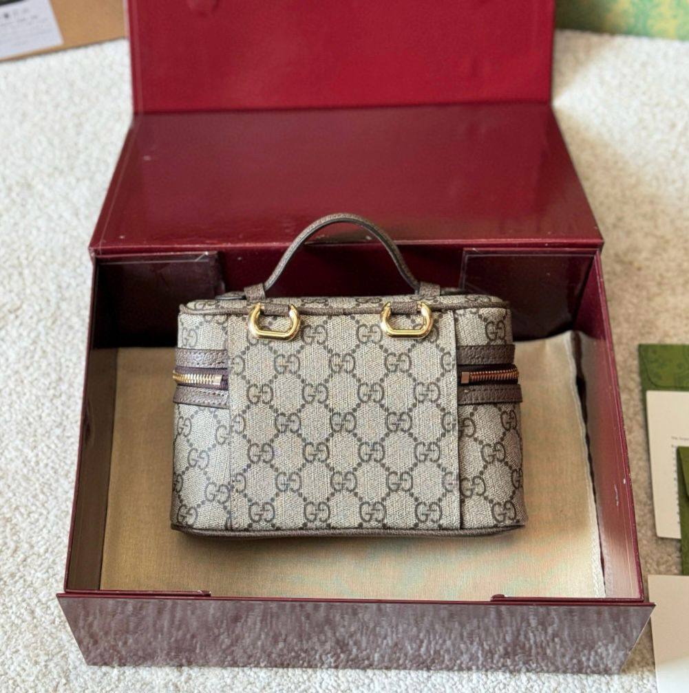 GUCCI 
COPY ONE 
170 dhs✅

Zain295
♥️♥️♥️