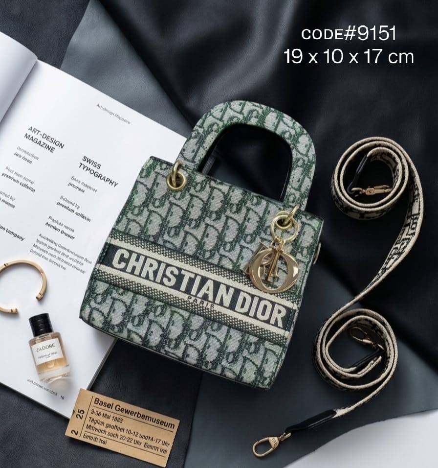 CHRISTIAN LADY DIOR
ᴄᴀɴᴠᴀs ᴍᴀᴛᴇʀɪᴀʟ
ɢᴏʟᴅ ʜᴀʀᴅᴡᴀʀᴇ
ᴡɪᴛʜ ʟᴏɴɢ ᴡᴇʙ sᴛʀᴀᴘ
sɪᴢᴇ : 19 cm

70 dhs✅

Zain31
♥️♥️♥️