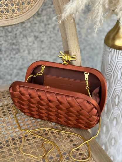 BOTTEGA VENETA
20cm
380 dhs🗽
Top quality 
With box🎁

Zain167
♥️♥️♥️