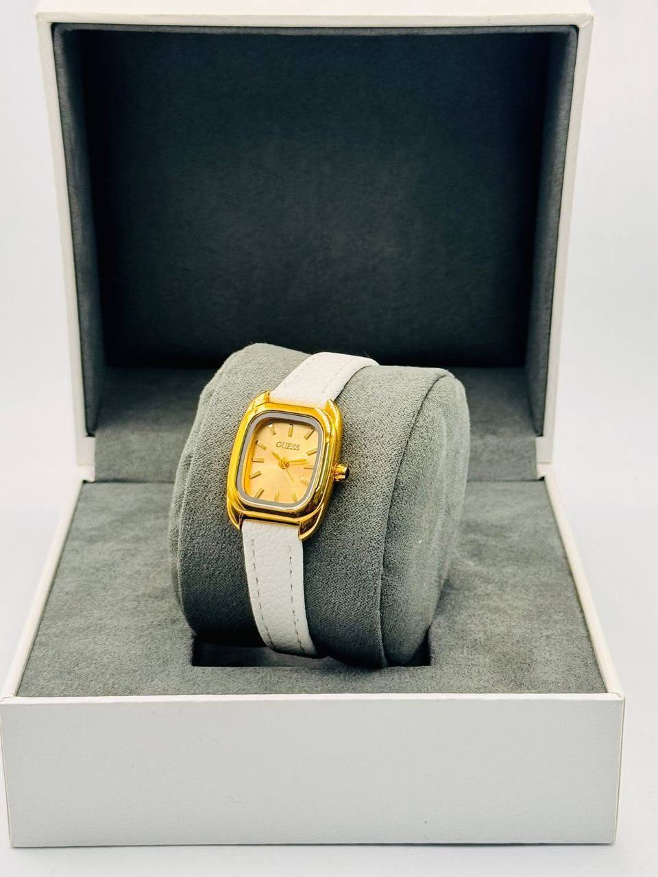 Guess ladies*🤩🤩
*offer price 
35 dhs🇦🇪🇦🇪

Zain08
♥️♥️♥️