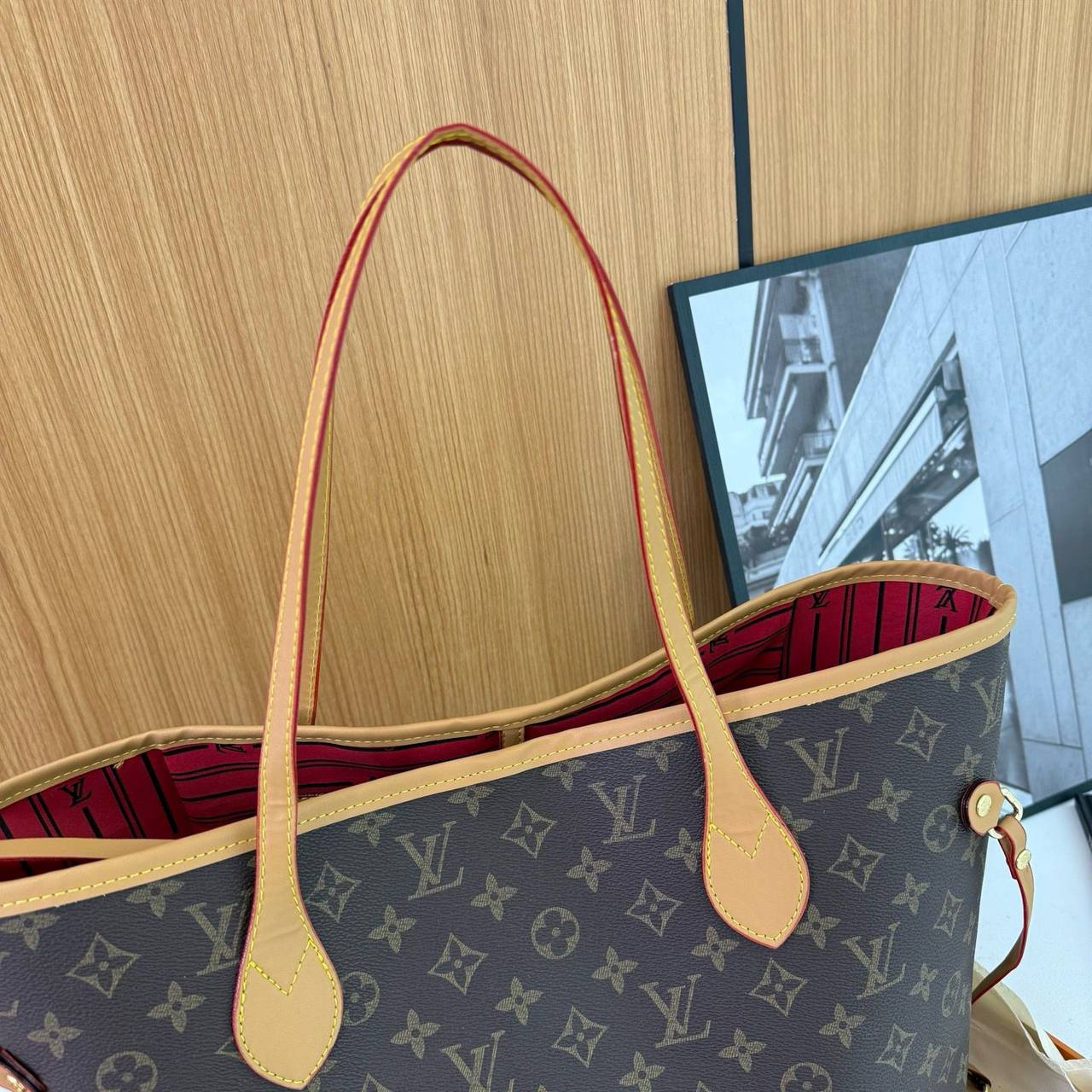 LV

90 dhs💓

43*33*29

with  box
🎁🎁🎁

Zain07
♥️♥️♥️
