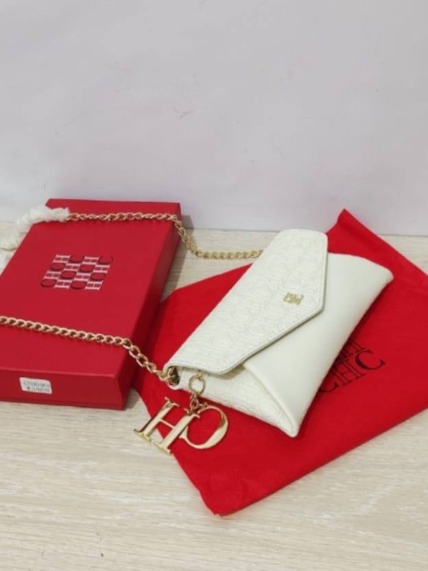 Aigner

55 dhs 🇦🇪🇦🇪🇦🇪

size 20cm

with box
Zain26
♥️♥️♥️