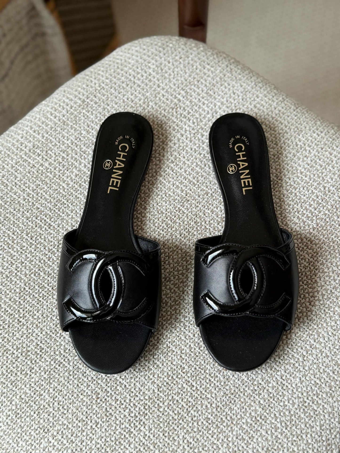 CHANEL 
✨ Collection
👠 36–41
💎 Premium Quality
🔥 Super Master
450 dhs✅

Zain198
♥️♥️♥️