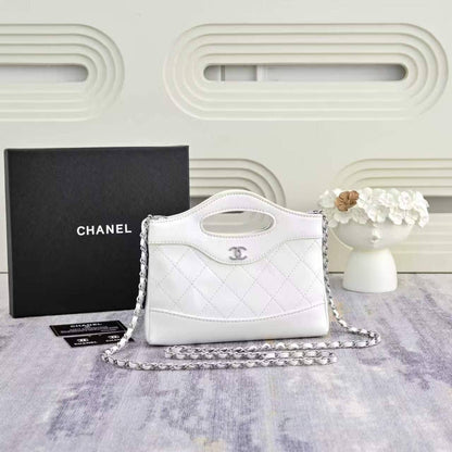 Chanel 
95 dhs✅
with box
size 20×3×14cm

Zain42
♥️♥️♥️