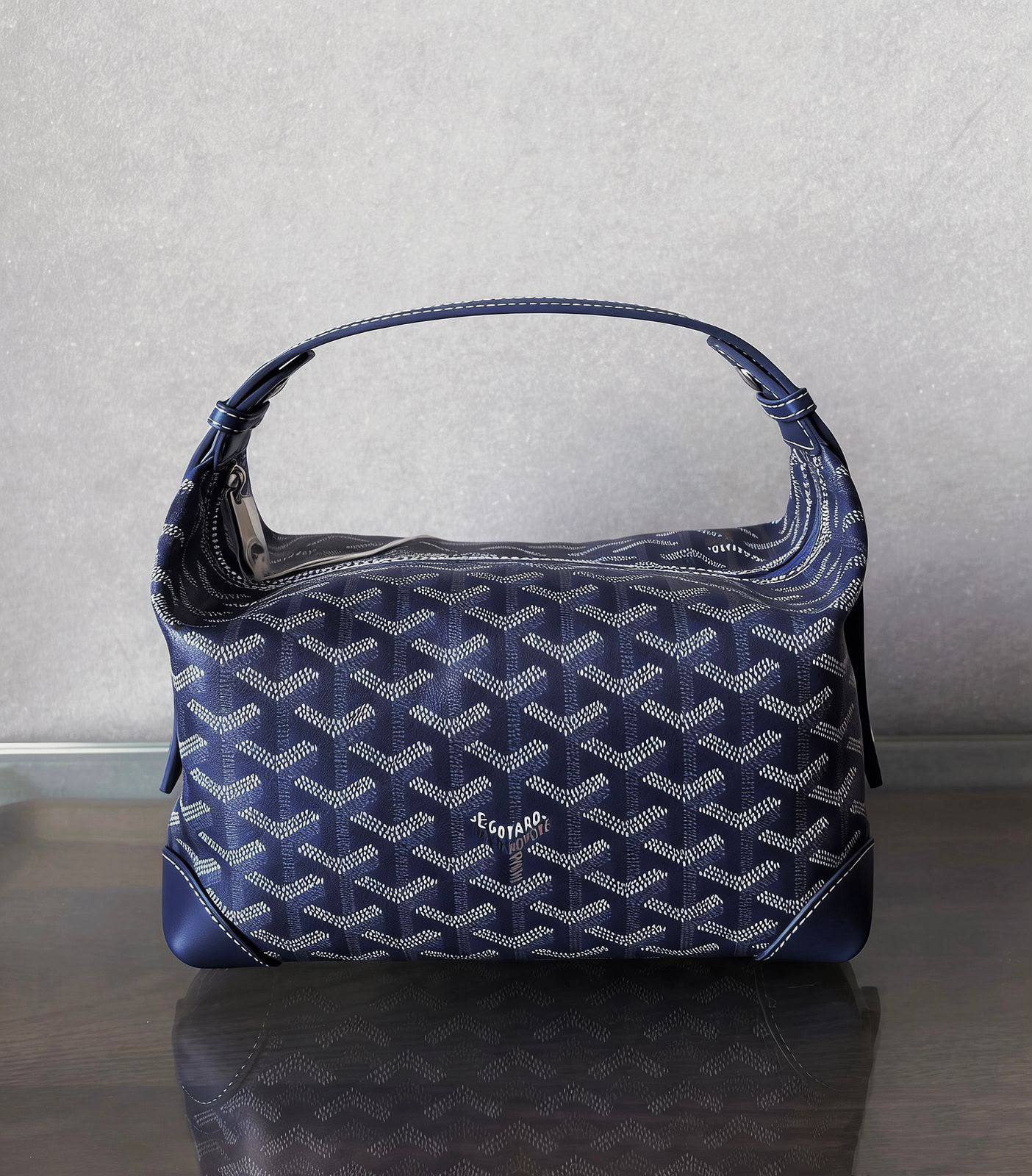 Goyard 
good qualit
 with box 
120 dhs🇦🇪🇦🇪
Size : 25cm

Zain295
♥️♥️♥️