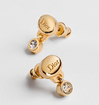 Dior❤️‍🔥*
Earring 🦋
Master quality 💯
With normal boxes 📦 
45 dhs✅
With master box 🗃️ 
60 dhs✅

Zain216
♥️♥️♥️