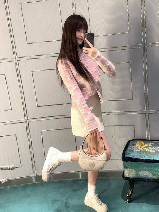 Gucci

95 dhs🪙🌨️

with box
🎁🎁🎁

size 22×5×12cm

Zain213
♥️♥️♥️