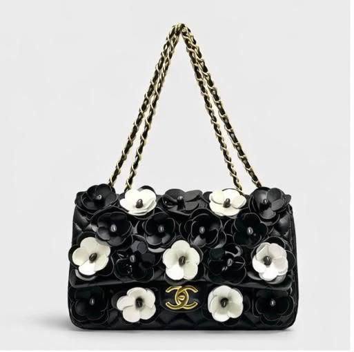 CHANEL COPY ONE NEW CAME WITH BOX 
150 dhs🇦🇪🇦🇪

Zain39
♥️♥️♥️