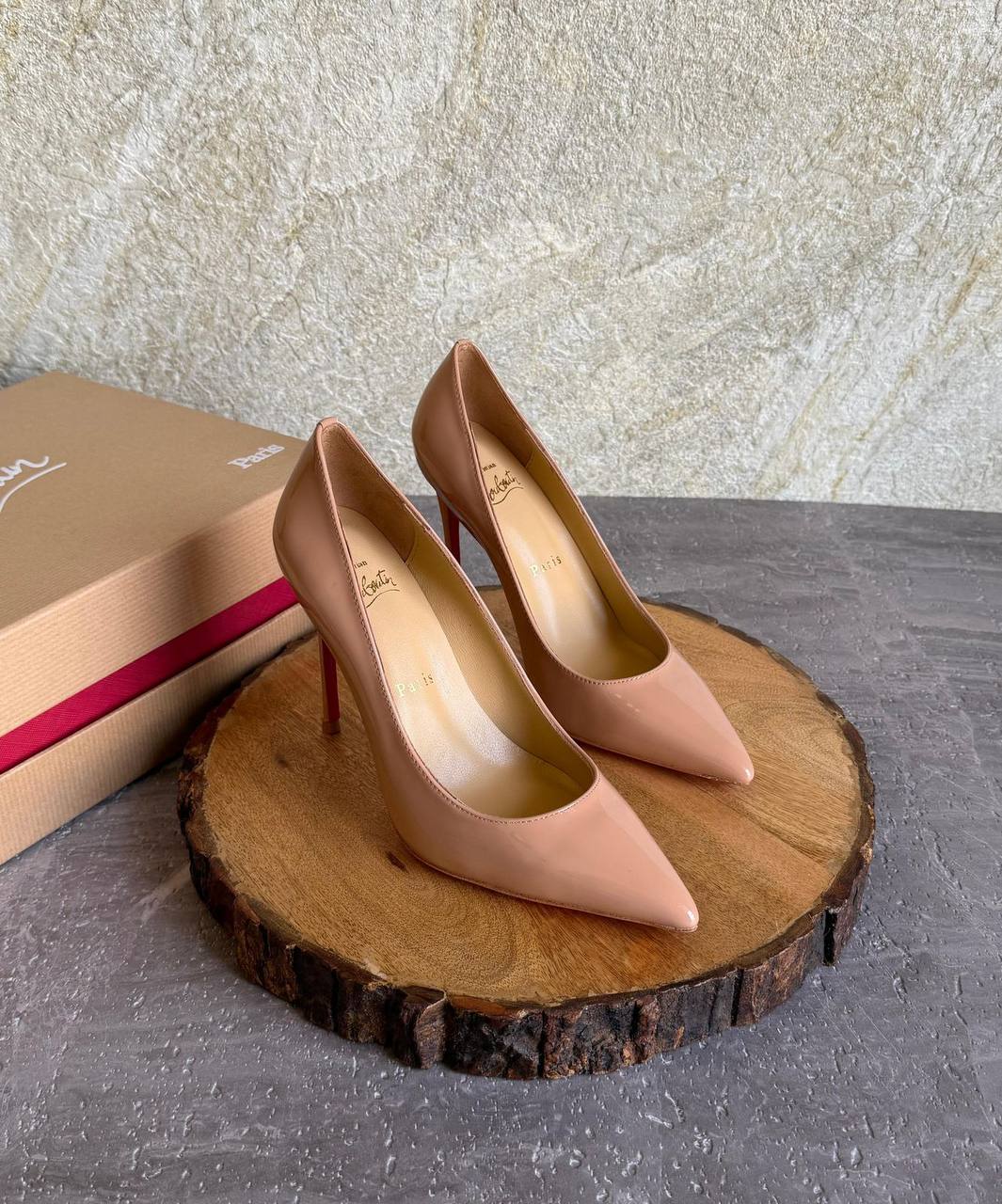LOUBOUTIN 💎
SuperMaster Quality 💯
490 dhs✅
Size: 36 -41💥

Zain171
♥️♥️♥️