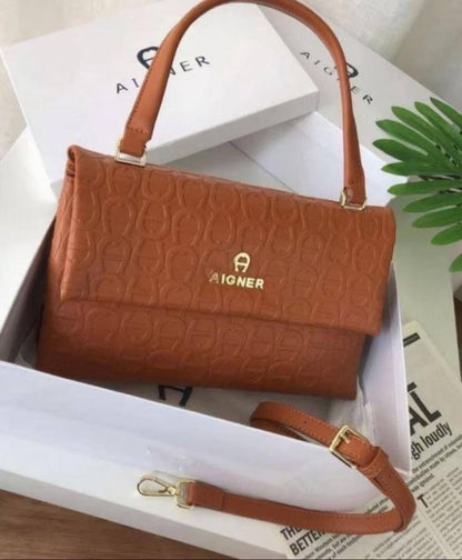 Aigner 

100 dhs 🇦🇪🇦🇪🇦🇪
with box

Zain26
♥️♥️♥️