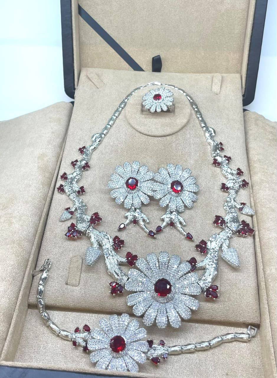 Necklaces 

350 dhs🇦🇪 set with same box

280 dhs🇦🇪 set without box

Zain122
♥️♥️♥️