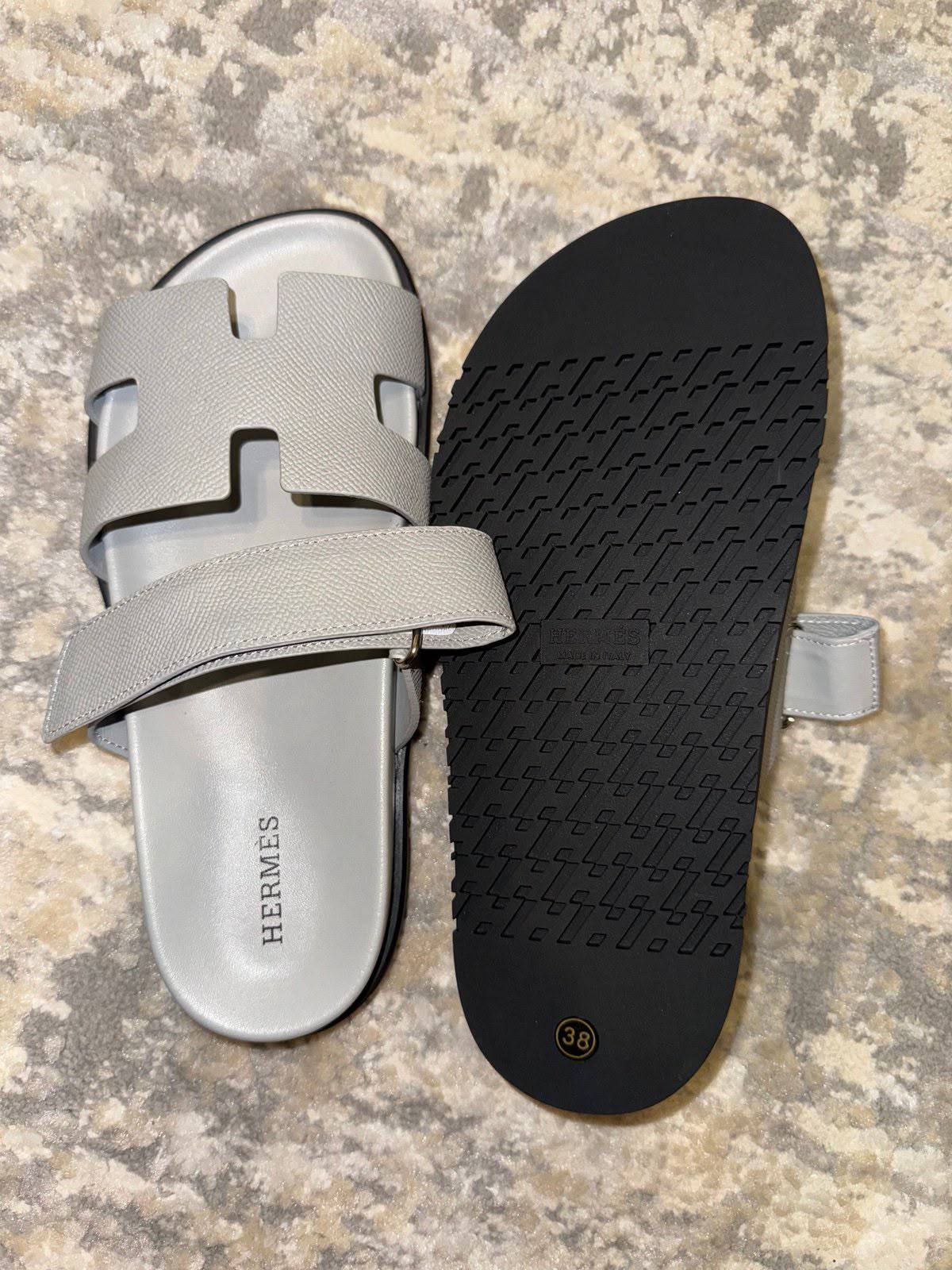 HERMES SLIPPER
GOOD QUALITY
100 DHS✅
Size 36 TO 41

Zain40
♥️♥️♥️