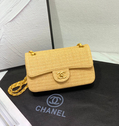 CHANEL 
 GOOD QUALITY 
WITH BOX 
130 dhs✅

Zain295
♥️♥️♥️