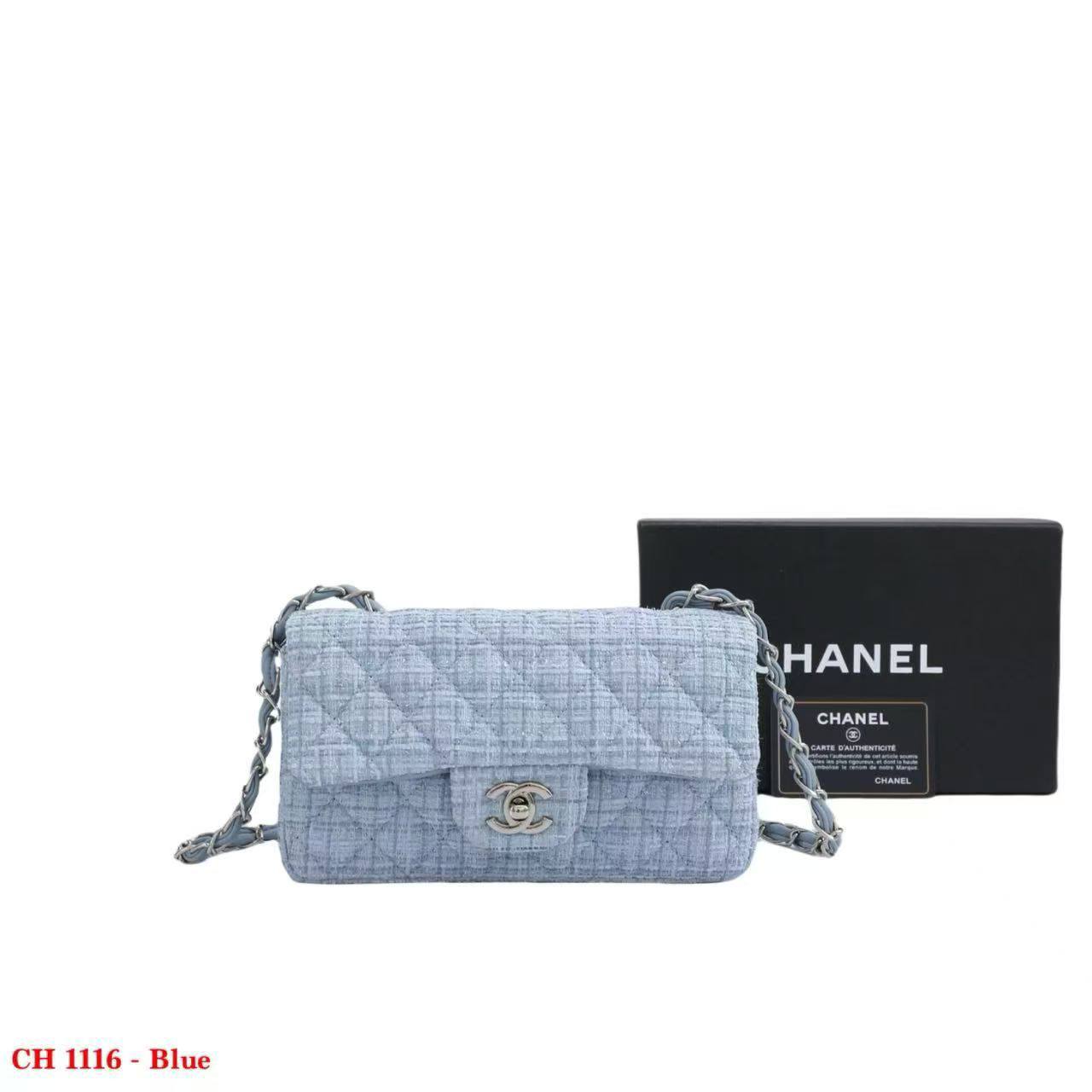 Chanel
95 dhs✅

with box
🎁🎁🎁

size 21×6×11cm

Zain42
♥️♥️♥️
