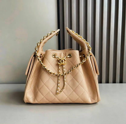 CHANEL
 GOOD QUALITY 
120 dhs✅

Zain39
♥️♥️♥️