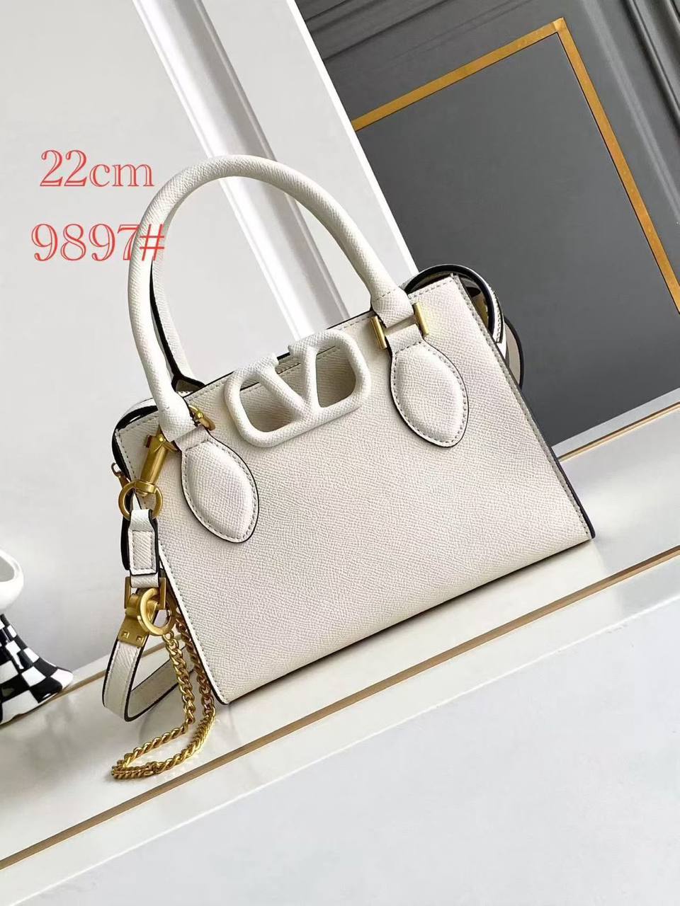 Valentino

240 dhs🇦🇪🇦🇪

Zain153
♥️♥️♥️