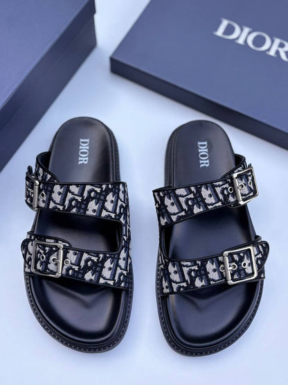 Dior men 
120 dhs💓
Size 40-45

Zain30
♥️♥️♥️
