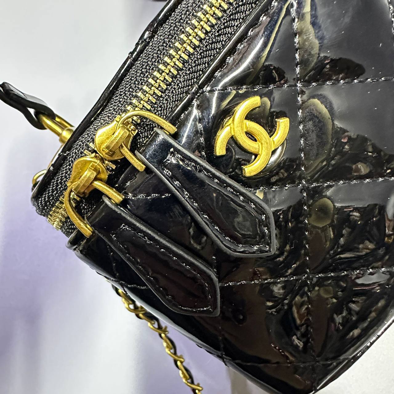 CHANEL
 GOOD QUALITY 
WITH BOX  
90 dhs✅
SIZE: 11cm

Zain295
♥️♥️♥️