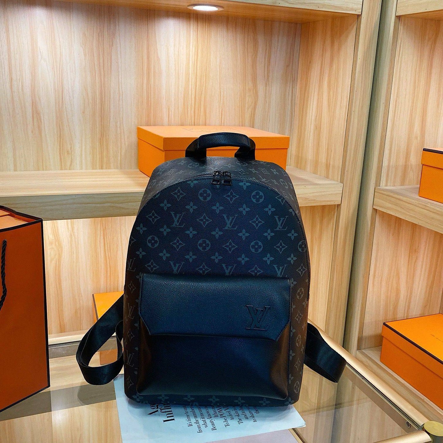 LV
38*28*17 cm
85 dhs❤️

Zain17
♥️♥️♥️
