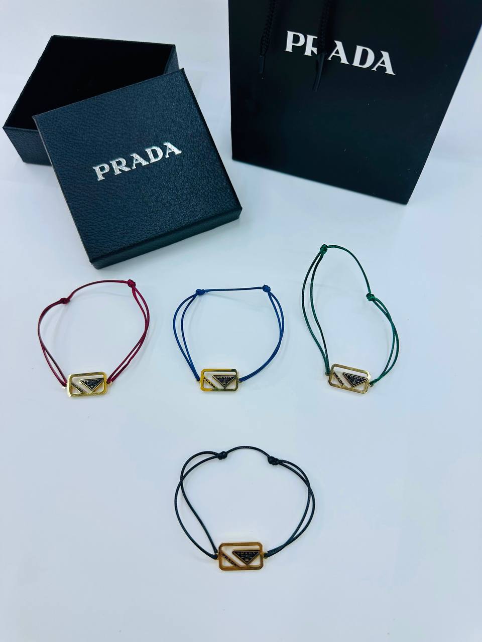 *Bracelet 😍*
Unisex 🔥
With Same box 🗃️ 
And paper bag 🛍️
20 dhs🇦🇪🇦🇪

Zain216
♥️♥️♥️