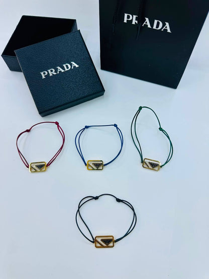 *Bracelet 😍*
Unisex 🔥
With Same box 🗃️ 
And paper bag 🛍️
20 dhs🇦🇪🇦🇪

Zain216
♥️♥️♥️