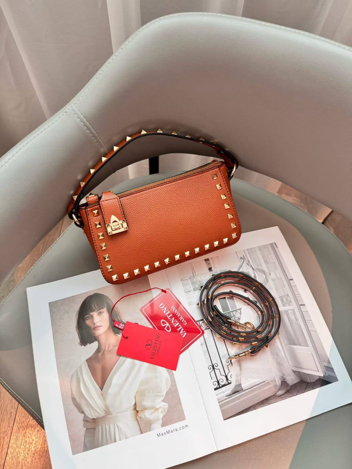 Valentino 

115 dhs🇦🇪🇦🇪

with box
size 21×7×12cm

high quality

Zain42
♥️♥️