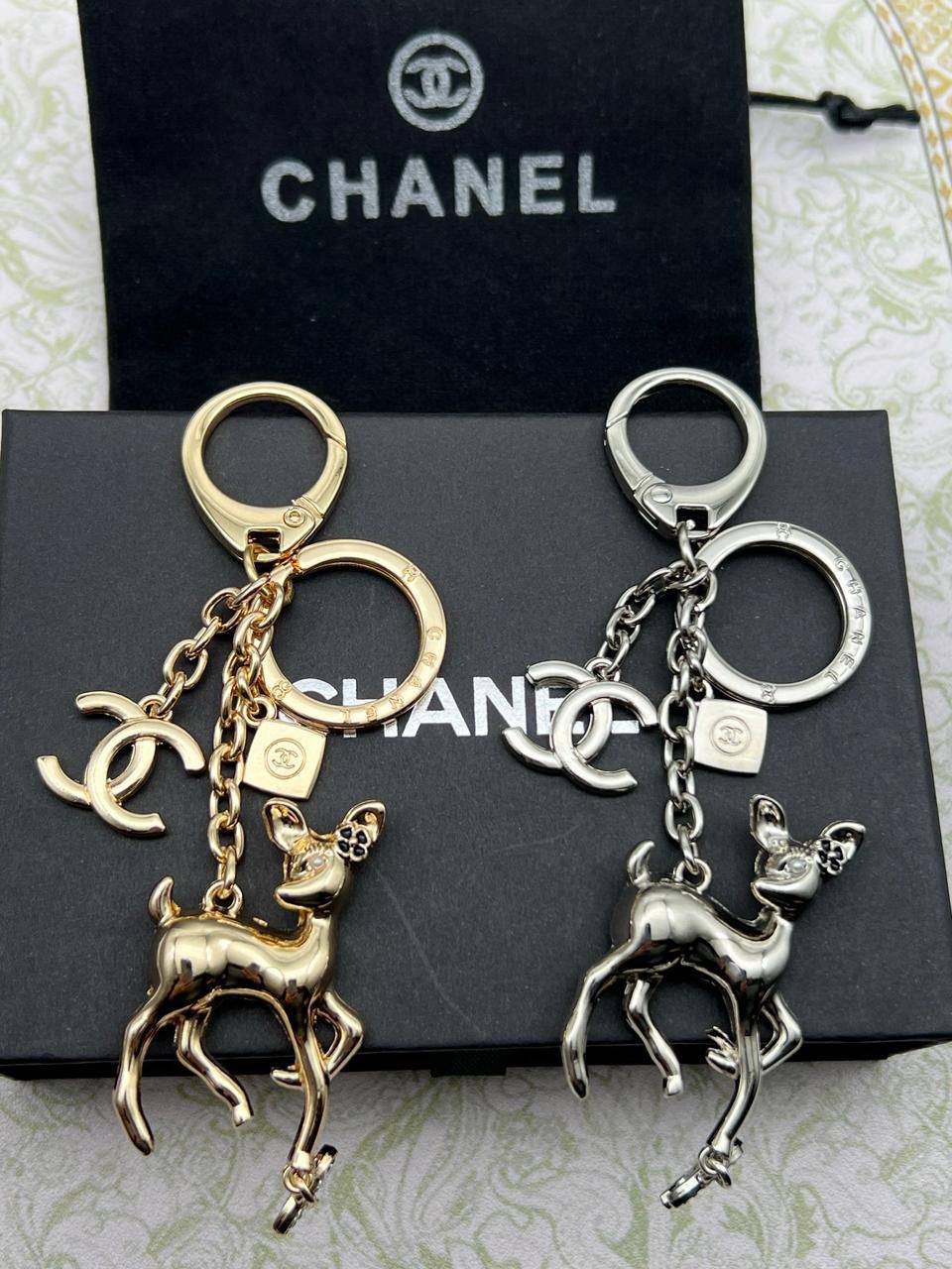 KEYCHAINS
CHANEL & LV 
60 dhs🪙🖤
With MASTER BOX 📦

Zain263
♥️♥️♥️