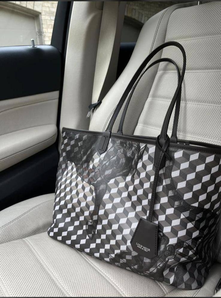 🐴 Loup Noir
1️⃣ First Quality
Size : 45 * 30 cm
80 dhs🪙🌨️

Zain115
♥️♥️♥️