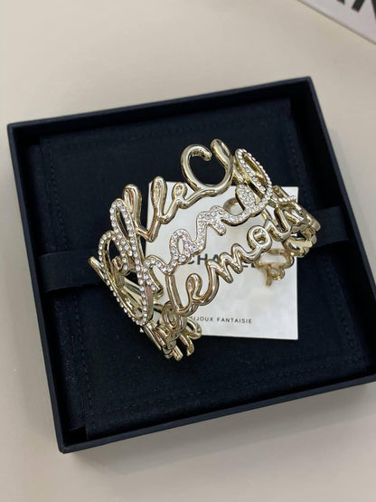 CHANEL BANGLE
MASTER

100 dhs🇦🇪🇦🇪

WITH BOX AND PAPER BAG🛍️🎁

Zain89
♥️♥️♥️