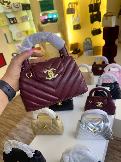 Chanel

100 dhs
With box

Zain72
♥️♥️♥️

Zc