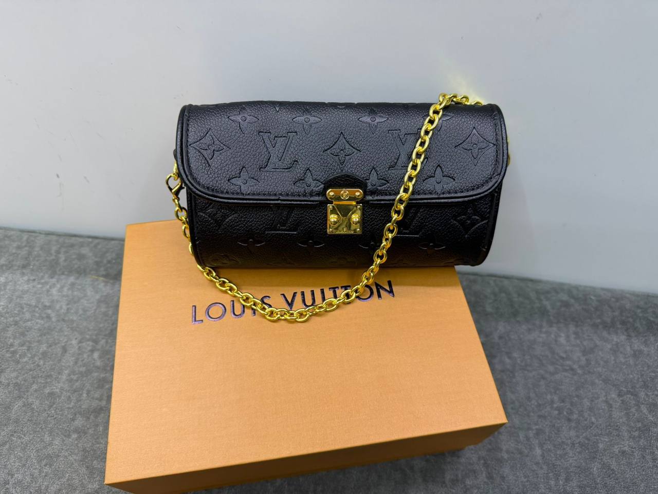LV

with box
🎁🎁🎁

95 dhs🪙🖤

Zain114
♥️♥️♥️