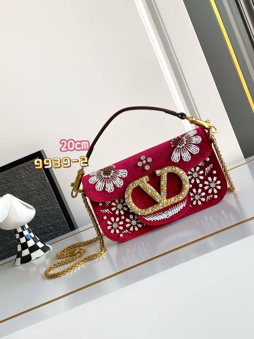 Valentino Master
         20Cm
350 dhs❣️

Zain131
♥️♥️♥️
