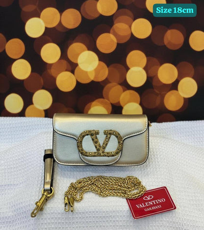 Valentino
Good quality 

with box 
🎁🎁🎁

95 dhs❤️

Zain186
♥️♥️♥️