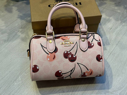 COACH 
Speedy 
18cm
95 dhs❤️ 

with Box
🎁🎁🎁

Zain44
♥️♥️♥️