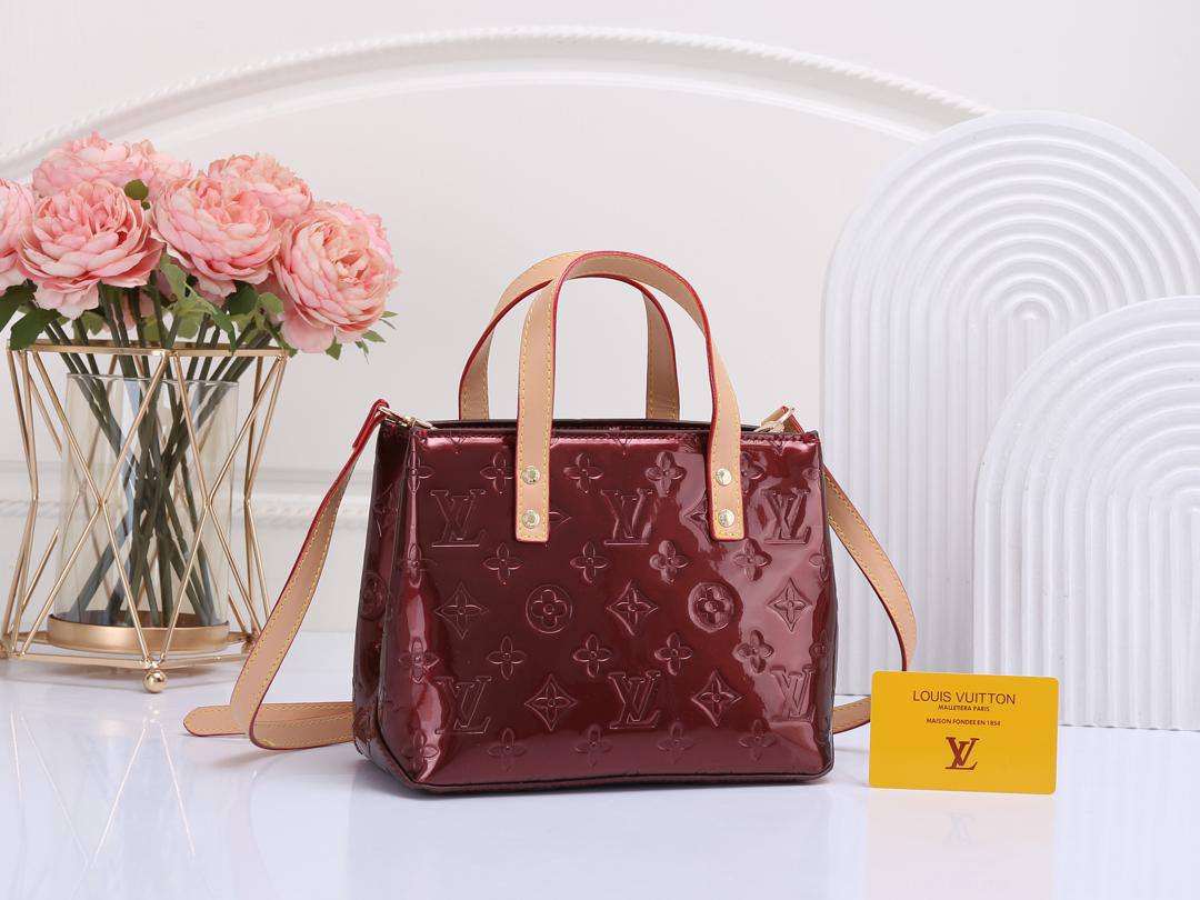 Tory Burch

90 dhs✅

high quality 

With box
🎁🎁🎁

Zain26
♥️♥️♥️