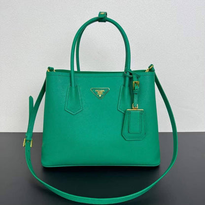 Prada

350 dhs🇦🇪🇦🇪

Zain153
♥️♥️♥️