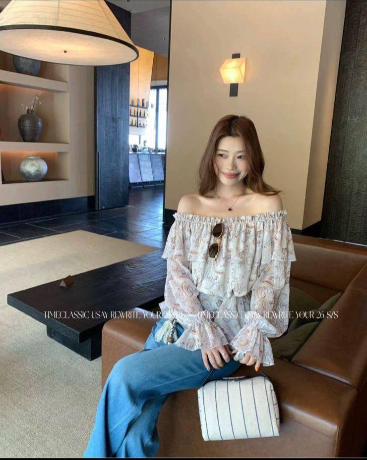 shoulder paisley blouse 
M ML size 
100 dhs✅

Zain17
♥️♥️♥️