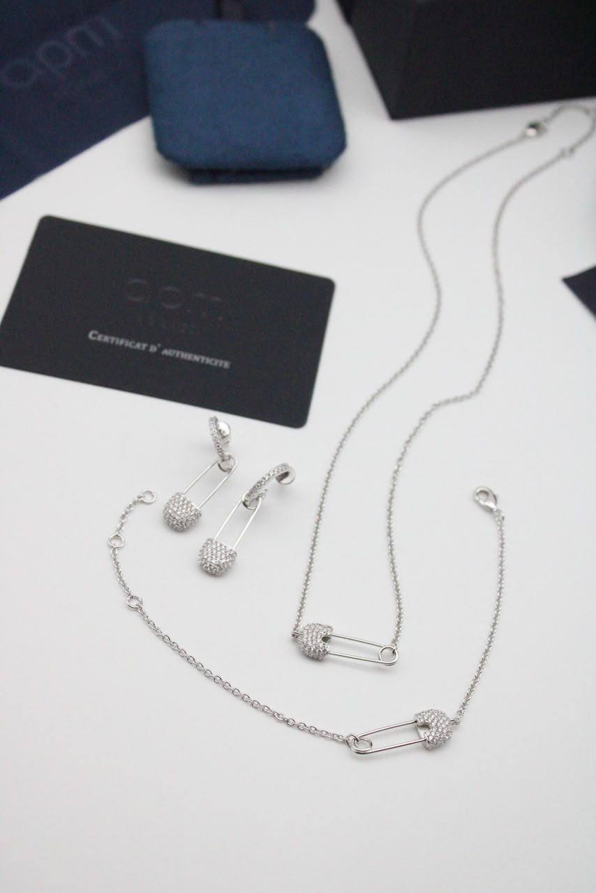 Master branded accessories 

Ask Price WhatsApp

0568585901
0507557372

Zain122
♥️♥️♥️