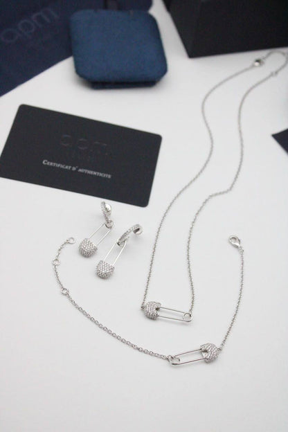 Master branded accessories 

Ask Price WhatsApp

0568585901
0507557372

Zain122
♥️♥️♥️