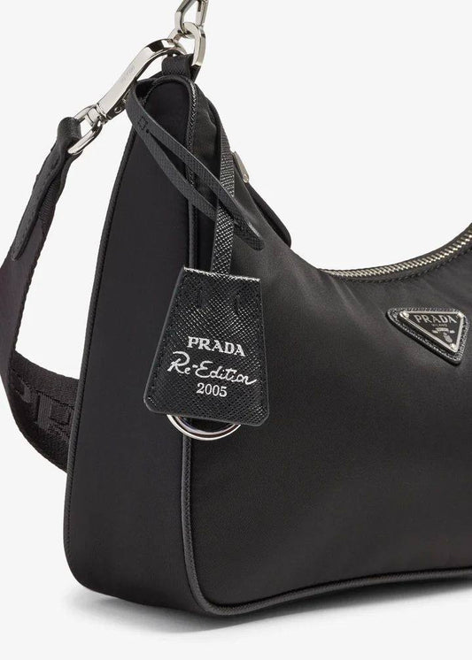 NAYLON PRADA 

80 dhs💓

with box
🎁🎁🎁

Zain90
♥️♥️♥️