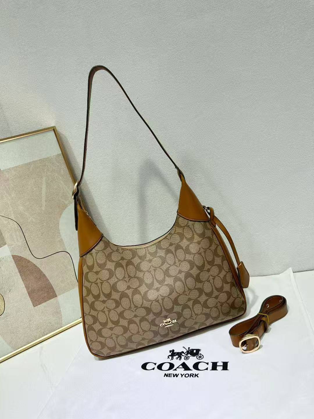 COACH

Best quality 
without box

110 dhs🇦🇪🇦🇪

size 35CM
Zain290
♥️♥️♥️