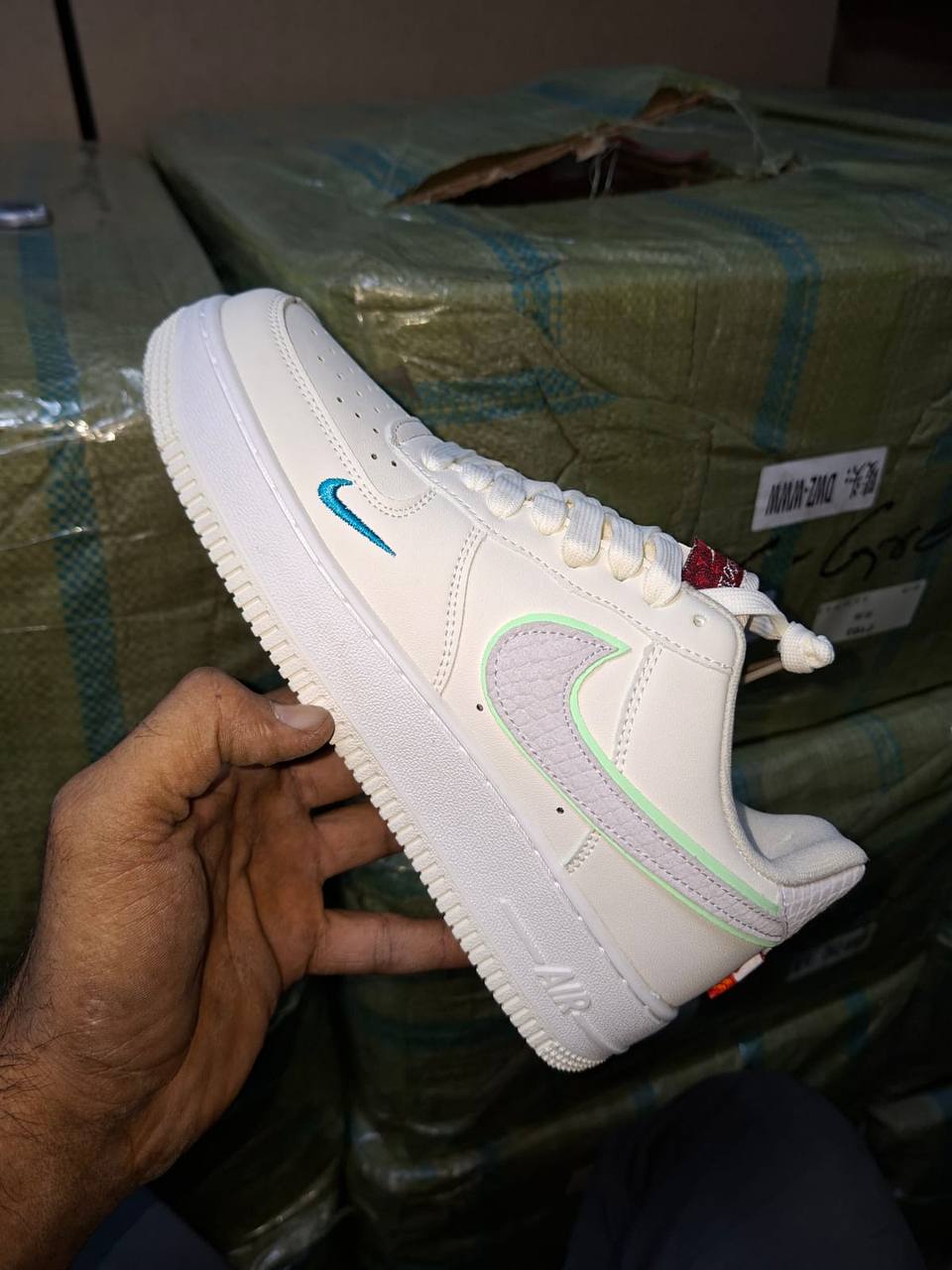 NIKE
Size 40 to 45
95 dhs💓

Zain27
♥️♥️♥️