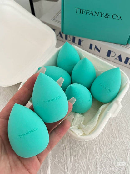 Tiffany 💥*
*Make up egg ❤️‍🔥*
Master quality 💯
With boxes 🗃️ 
45 dhs✅ for 8 pcs 

Zain216
♥️♥️♥️