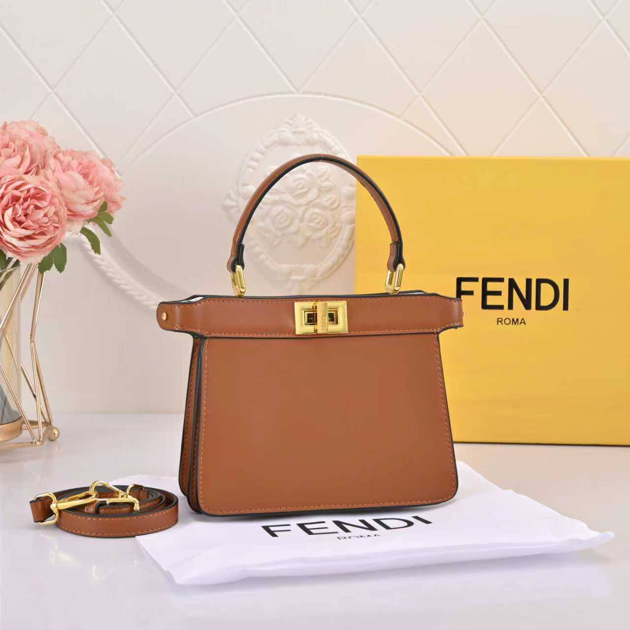 Fendi

100Dhs🇦🇪🇦🇪

Withbox

Zain26
♥️♥️♥️