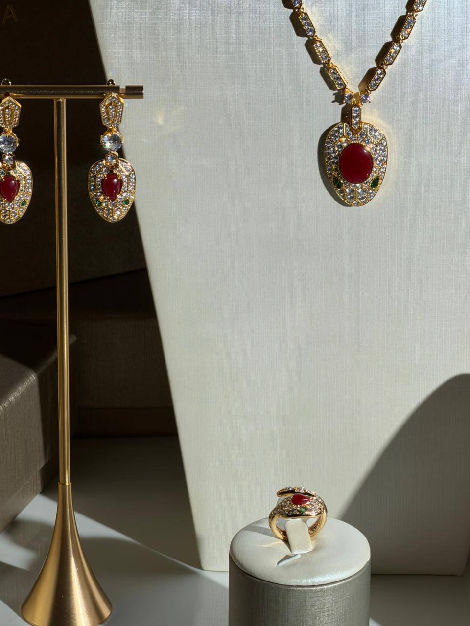 BVlGARI
New Collection 😍
Quality: Super Master 
Non -Tarnish color
For Price 👇 WTSP Text Zain 0568585901

Zain268
♥️♥️♥️