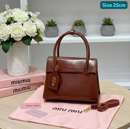 Miu Miu
Good quality 
110 dhs🪙🌨️

Zain186
♥️♥️♥️