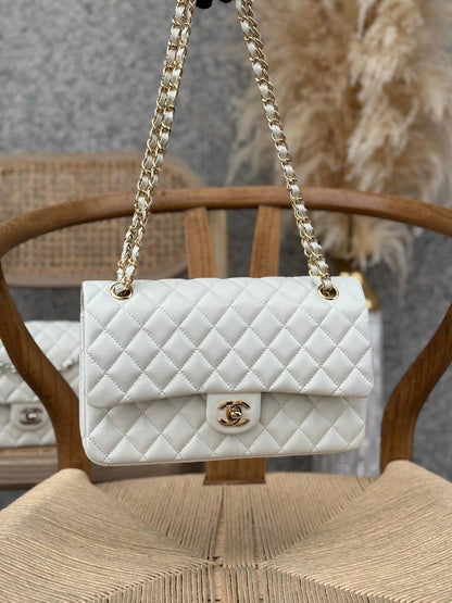 CHANEL
25cm
370 dhs✅
Top quality 
With box🎁

Zain167
♥️♥️♥️